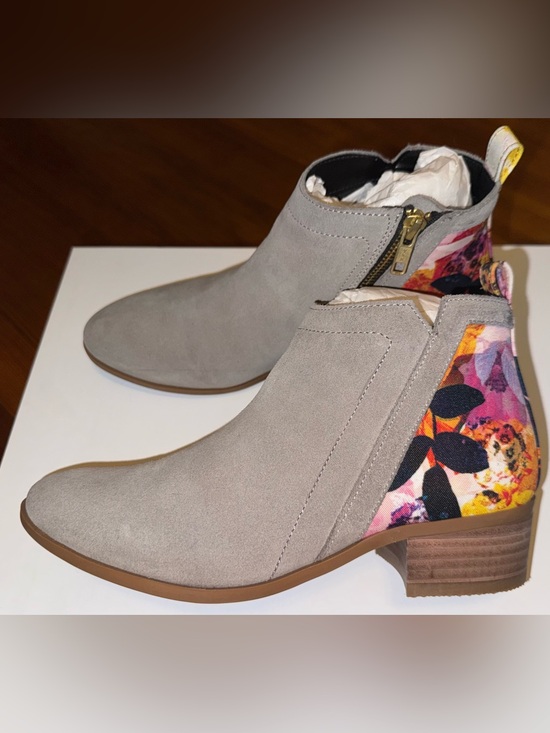 inkkas Shoes - Suede Gray Ankle Booties with Floral
Detail, Inkkas, Style - Savannah
